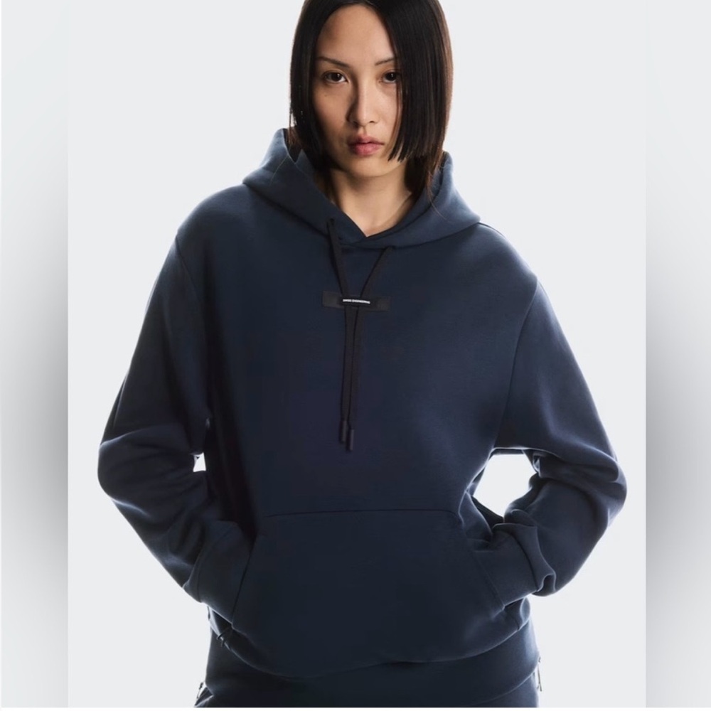 On Running Navy Blue Focus Tech Hoodie Sweatshirt